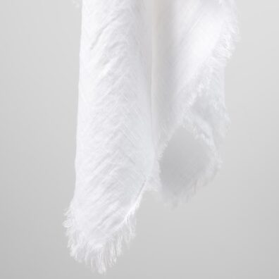 valkoinen pellavahuivi