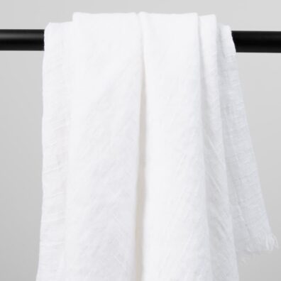 valkoinen pellavahuivi