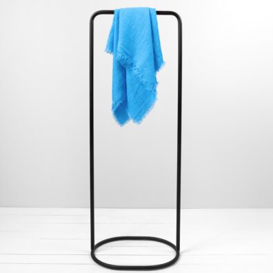 kirkkaan sininen pellavahuivi