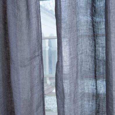 pellava tummanharmaat verhot