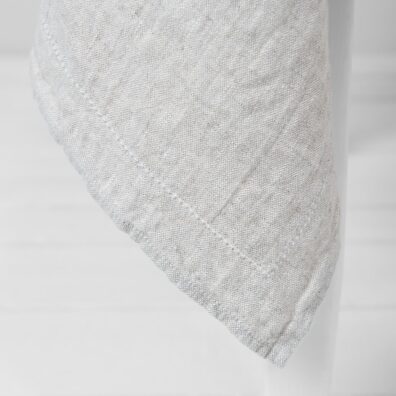 beige pellavainen pöytäliina