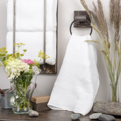 valkoinen pellavainen puuvillapyyhe