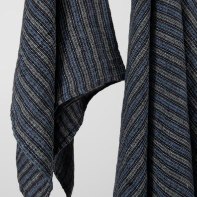 Pellavainen musta sininen raidallinen kylpypyyhe