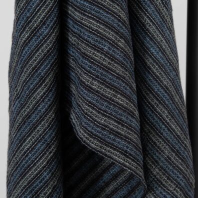 Pellavainen musta sininen raidallinen kylpypyyhe