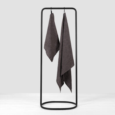 Pellavainen ruskea raidallinen kylpypyyhe