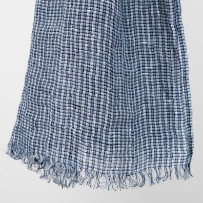 pieni ruudullinen pellavainen sininen huivi