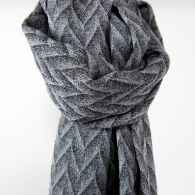 pellavavilla musta sinertävä huivi