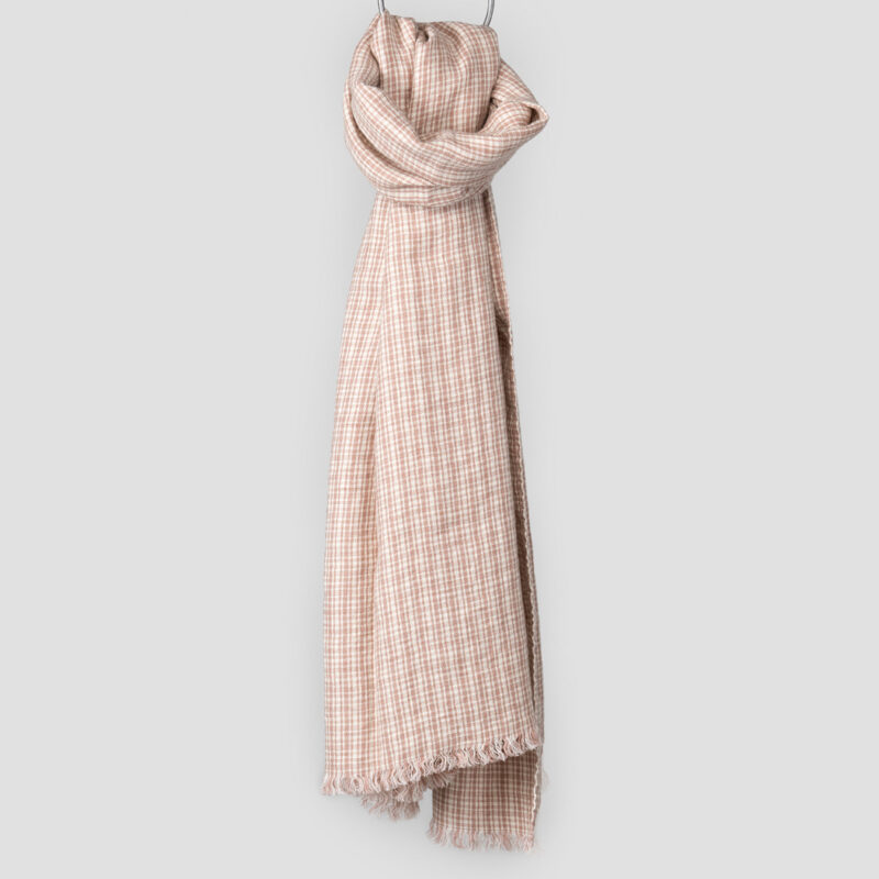 pellavavillasta valmistettu ruudullinen ruskehtava kaulahuivi