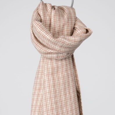 pellavavillasta valmistettu ruudullinen ruskehtava kaulahuivi