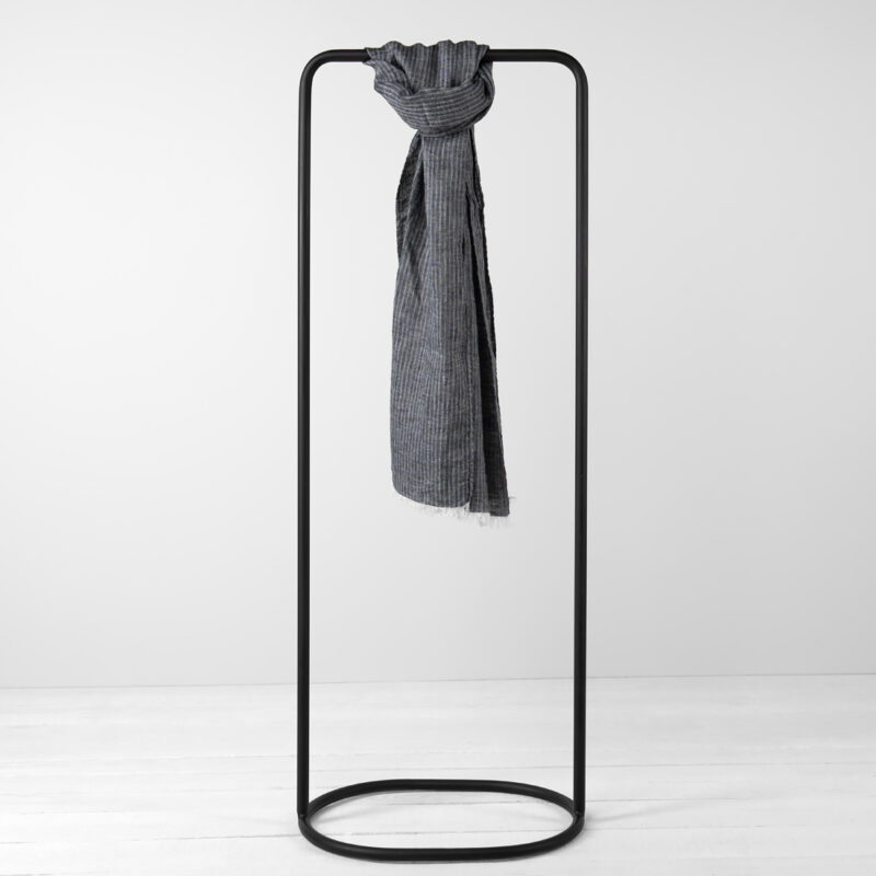 raidallinen musta huivi