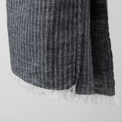 raidallinen musta huivi