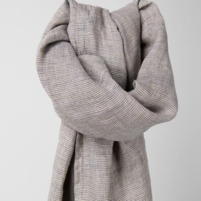 Pellavainen harmaaruutuinen huivi