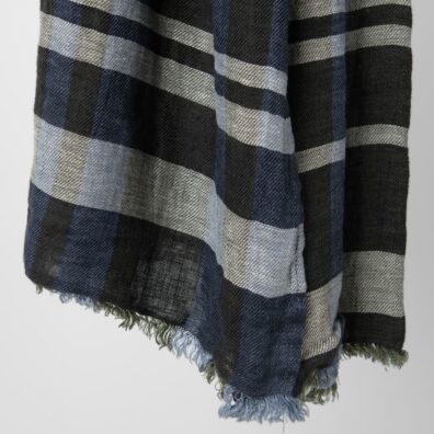 pellavansininen ruudullinen huivi