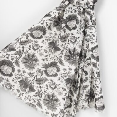 musta pellava huivi kukkia