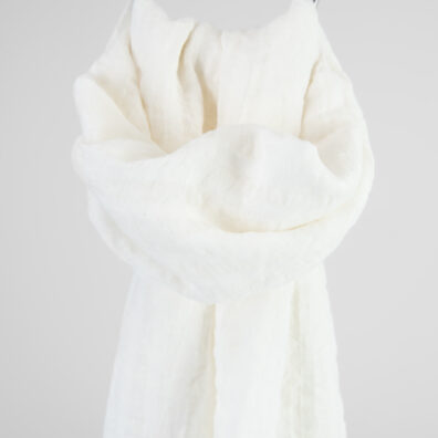 Valkoinen pellavahuivi