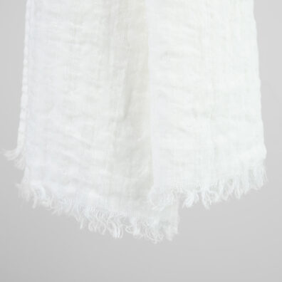 Valkoinen pellavahuivi