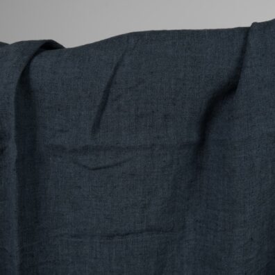 Pellavakangas denimin sininen-tummansininen pilkullinen, pestyt, koostumus 100% pellavaa, myydään metreittäin