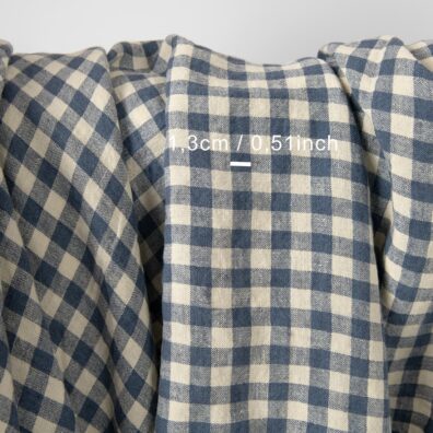 Pellavakangas sininen ruudullinen leveä pesty soveltuu vaatteiden ja kodintekstiilien ompeluun