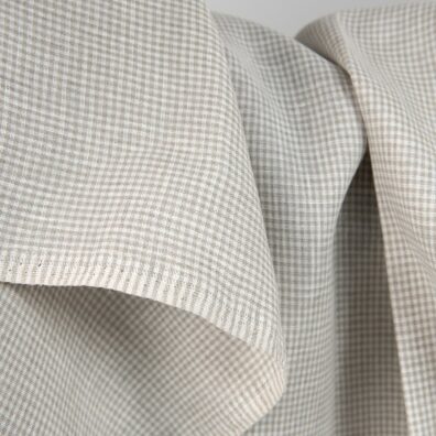 Pellavakangas luonnollinen harmaa-valkoinen ruudullinen soveltuu vaatteiden ja kodintekstiilien ompeluun