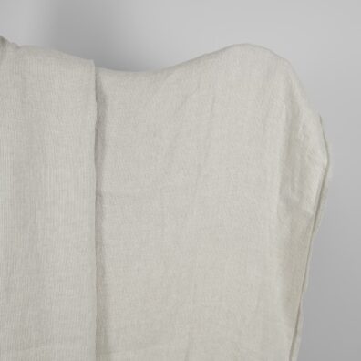 Pellavakangas luonnonharmailla ja valkoisilla raidoilla pesty