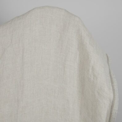 Pellavakangas luonnonharmailla ja valkoisilla raidoilla pesty, pehmeä, joustava, ihoystävällinen