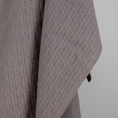 Puolipellava harmaa-vaaleanruskea kuvioitu pesty soveltuu vaatteiden ja kodintekstiilien ompeluun