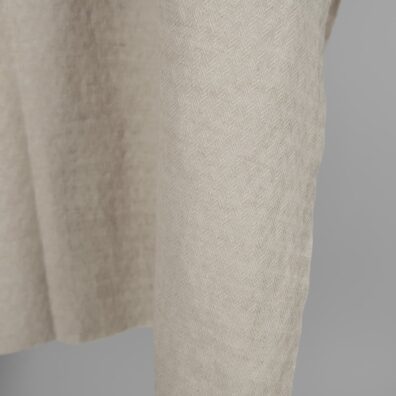 Puolipellava beige kalanruoto pesty soveltuu vaatteiden ja kodintekstiilien ompeluun