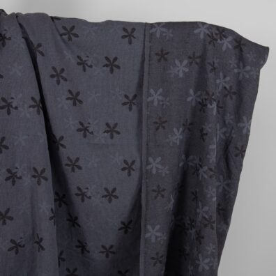 Puolipellavainen jacquard siniharmaa jossa on kukkia pesty