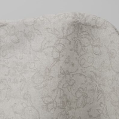 Puolipellavainen jacquard beige jossa on kukkia, leveys 150cm