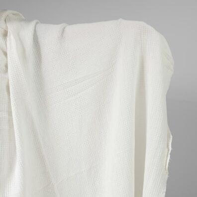 Valkoinen puolipellavainen vohveli pesty