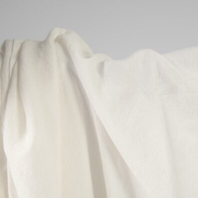 Puolipellavakangas leveä maidonvalkoinen pesty soveltuu vaatteiden ja kodintekstiilien ompeluun