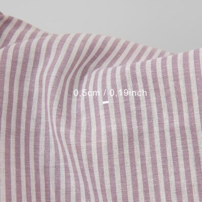 Puolipellavakangas liila raidallinen leveä soveltuu vaatteiden ja kodintekstiilien ompeluun