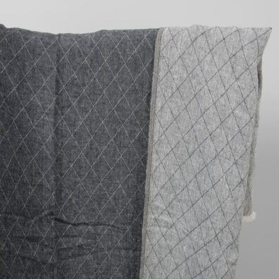 Sininen kaksipuolinen pellavakangas jossa on timanttikuvio pesty