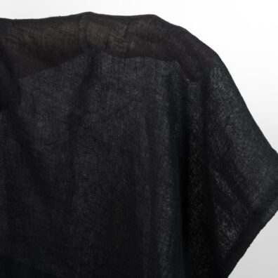 Pellavaharso kangas musta pesty sopii verhojen ja huivien ompeluun