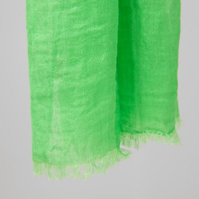 FINO neonvihreä pellavahuivi, jonka lyhyissä reunoissa on 2cm hapsut