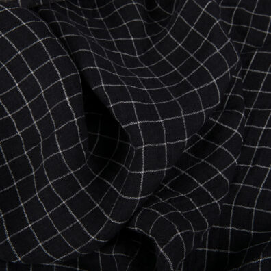 Musta ruudullinen käännettävä pellavakangas pesty