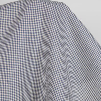 Pellavakangas jossa on hienoja ruskehtavia ja sinisiä ruutuja vaatteiden ja kodintekstiilien ompeluun