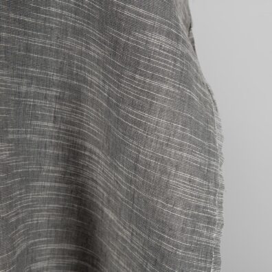 Puolipellavakangas tummanharmaa pilkullinen pesty soveltuu vaatteiden, ompeluun