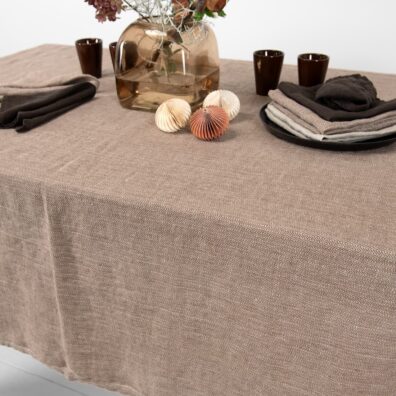 Ruskea pellava pöytäliina