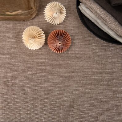 Pellava pöytäliina tummanruskeaa-luonnonharmaata