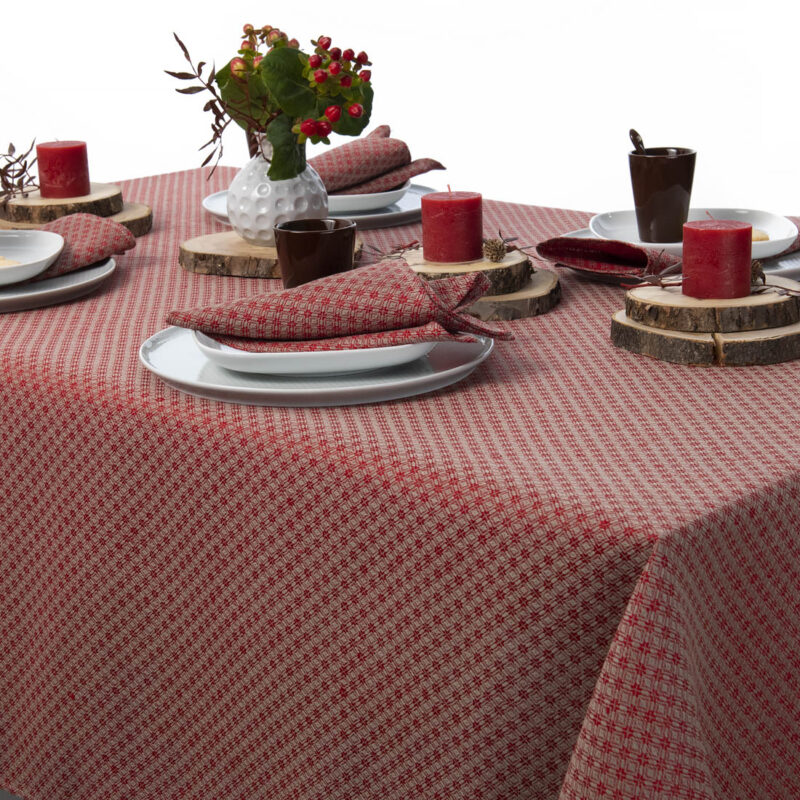 TONY punainen puolipellava pöytäliina