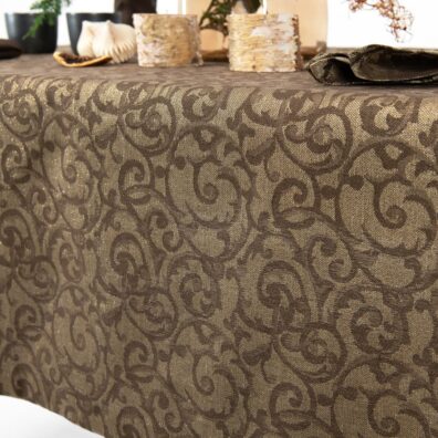 Ruskea puolipellava pöytäliina kiiltävä kulta