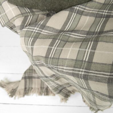 Puolipellava beige huopa, kuvio: twill-kudos, ruutuja