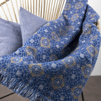 FLORE puolipellava sininen huopa, kaksipuolinen, kukkakuvio