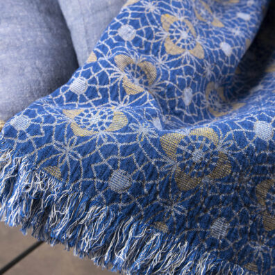 FLORE puolipellava sininen huopa, 5cm hapsuilla