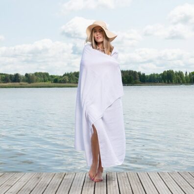 Valkoinen pellavainen rantapyyhe