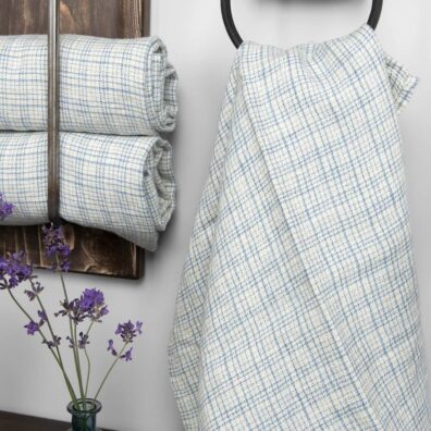 Kelta-valkoinen pellavapyyhe siniset ruudut, kaksi kokoa