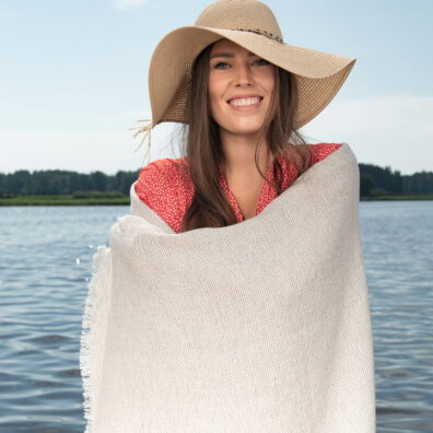 Vaaleansininen harmaa pellavainen rantapyyhe