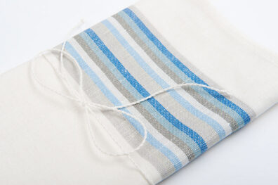 pellava keittiöpyyhe, valkoinen siniharmailla raidoilla