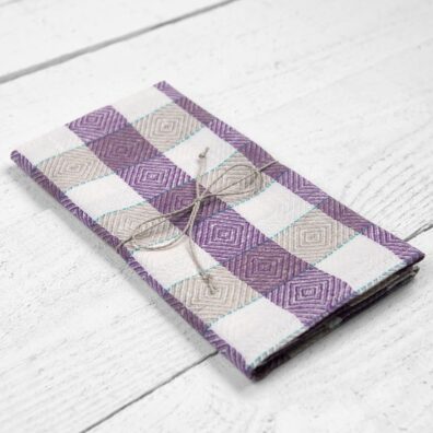 pellavainen keittiöpyyhe, violetti ja valkoinen timanttikuvioinen ruutu